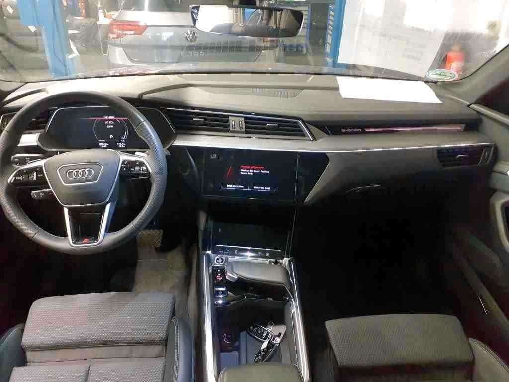Fahrzeugbild eines Audi e-tron