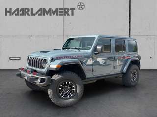 Schräge Frontansicht auf einen Jeep Wrangler , freigestellt