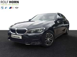 Schräge Frontansicht auf einen BMW 3er-Reihe , freigestellt