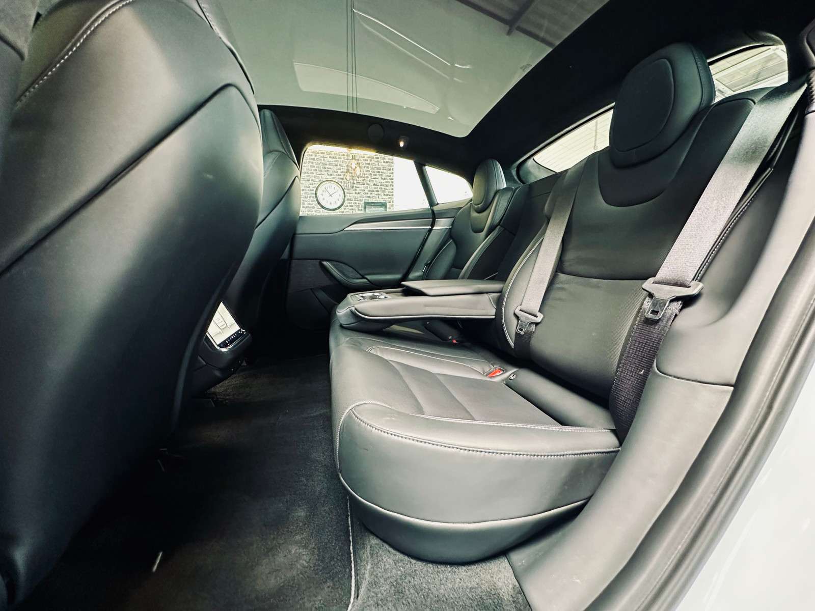 Fahrzeugbild eines TESLA Model S