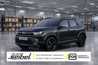 Schräge Frontansicht auf einen Dacia Duster , freigestellt