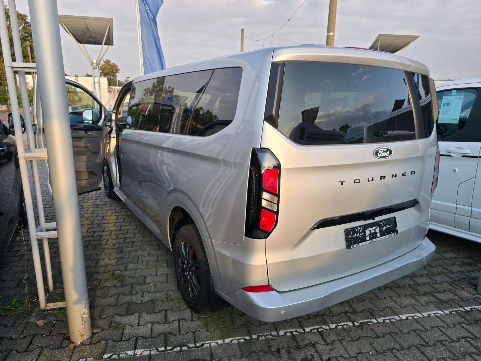 Fahrzeugbild eines Ford Tourneo Custom