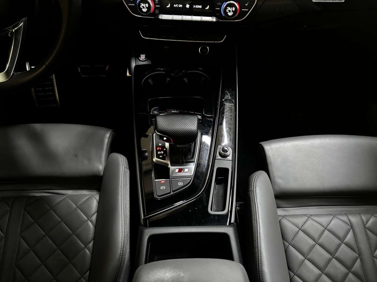 Fahrzeugbild eines Audi S4
