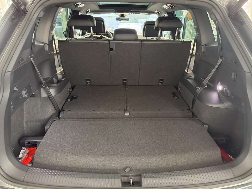 Fahrzeugbild eines Volkswagen Tiguan Allspace