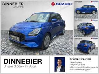 Schräge Frontansicht auf einen Suzuki Swift , freigestellt