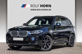 Schräge Frontansicht auf einen BMW X3 , freigestellt