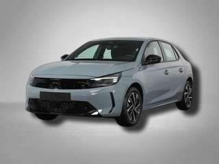 Schräge Frontansicht auf einen Opel Corsa , freigestellt