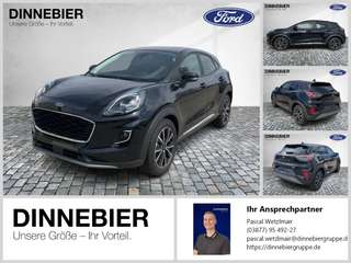 Schräge Frontansicht auf einen Ford Puma , freigestellt
