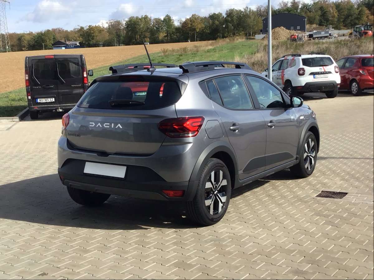 Fahrzeugbild eines Dacia Sandero