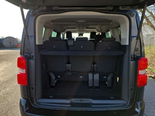 Fahrzeugbild eines Peugeot Traveller