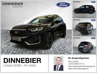 Schräge Frontansicht auf einen Ford Kuga , freigestellt