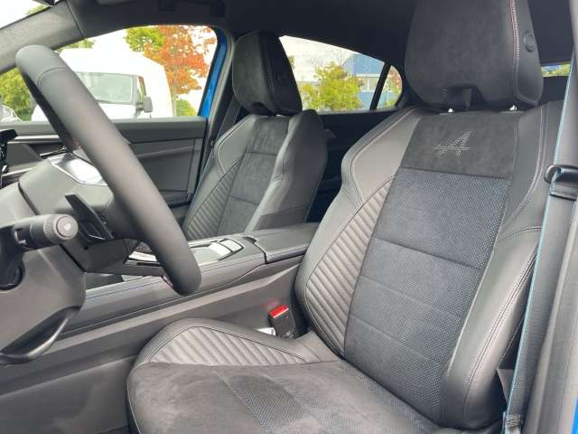 Fahrzeugbild eines Renault Rafale