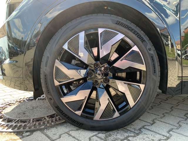 Fahrzeugbild eines Renault Rafale