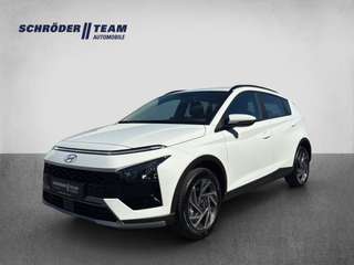 Schräge Frontansicht auf einen Hyundai Bayon , freigestellt