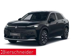 Schräge Frontansicht auf einen Volkswagen T-Roc , freigestellt