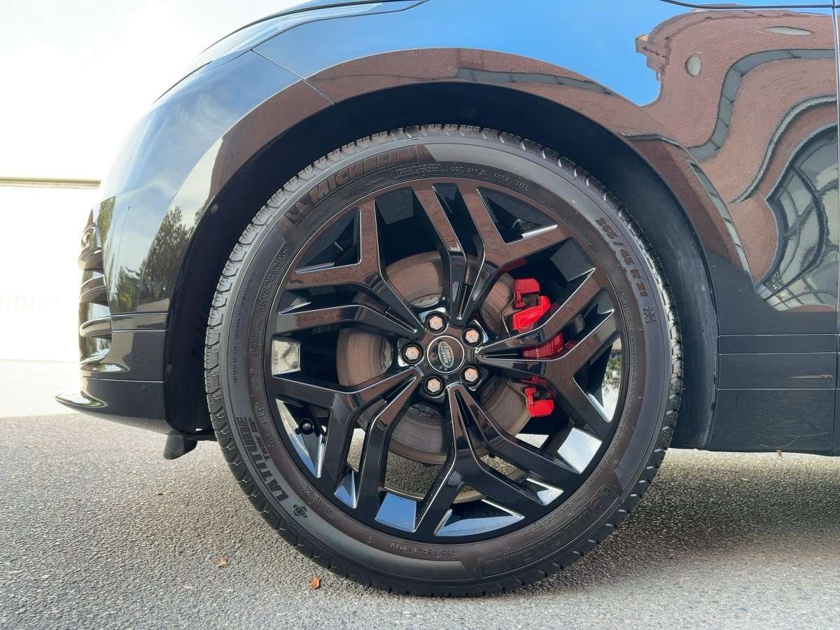 Fahrzeugbild eines Land Rover Range Rover Velar