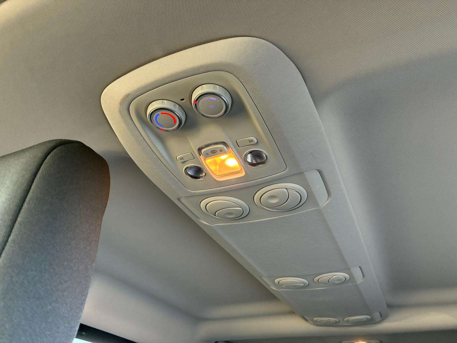 Fahrzeugbild eines Opel Vivaro