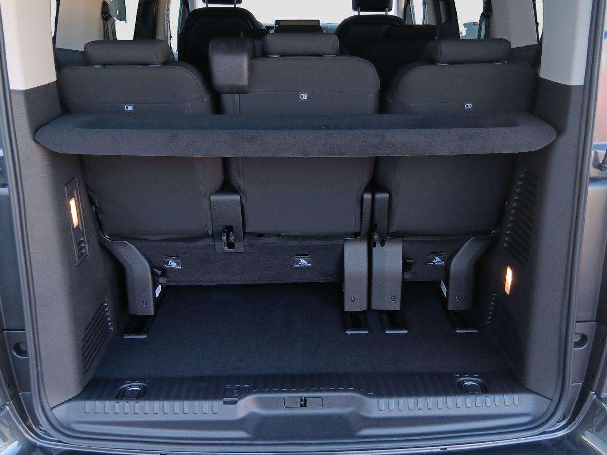 Fahrzeugbild eines Peugeot Traveller