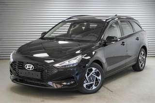Schräge Frontansicht auf einen Hyundai i30 , freigestellt