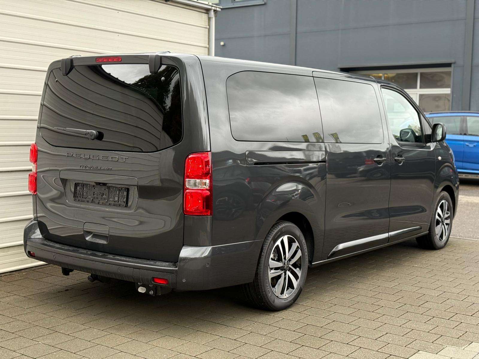 Fahrzeugbild eines Peugeot Traveller