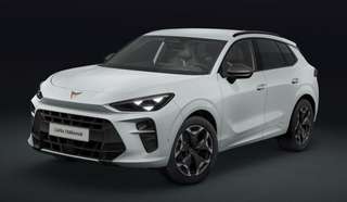 Schräge Frontansicht auf einen CUPRA Terramar , freigestellt