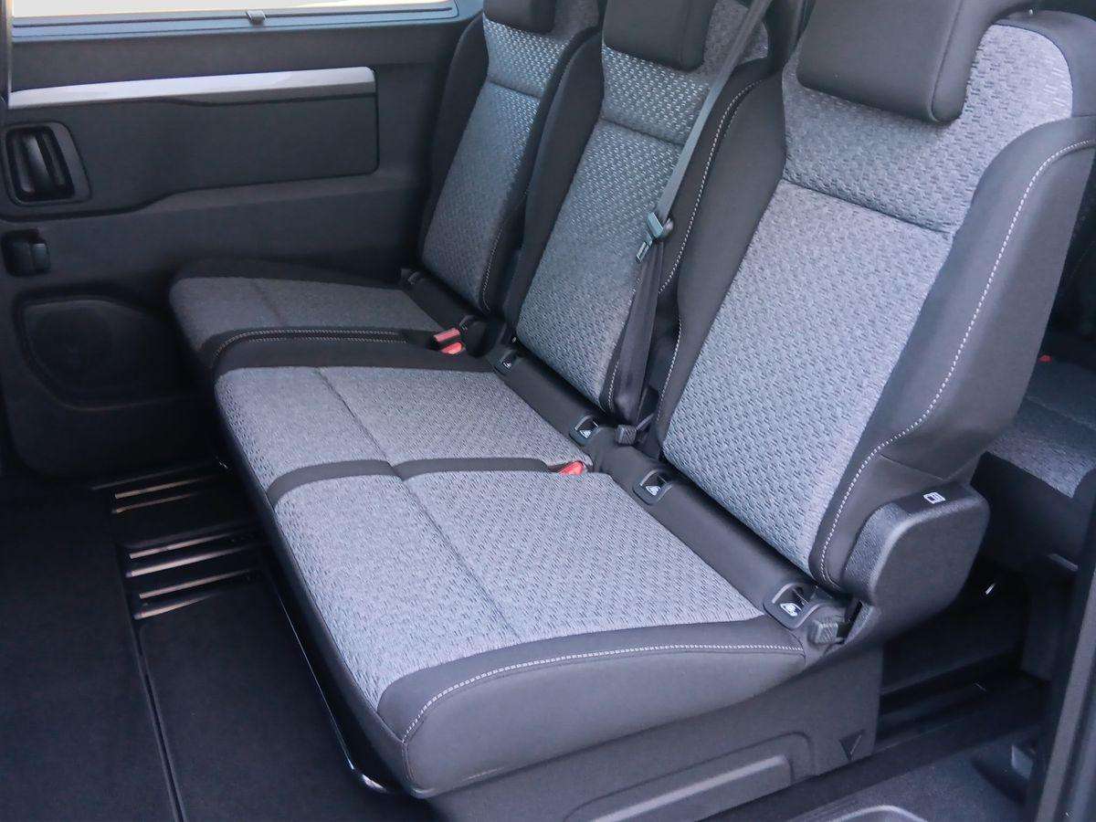 Fahrzeugbild eines Peugeot Traveller