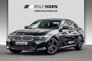 Schräge Frontansicht auf einen BMW 3er-Reihe , freigestellt