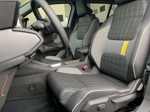 Fahrzeugbild eines Renault 4 E-TECH