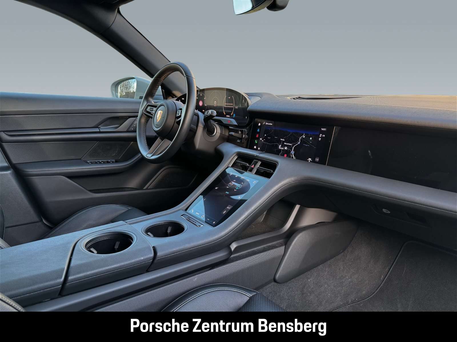 Fahrzeugbild eines Porsche Taycan