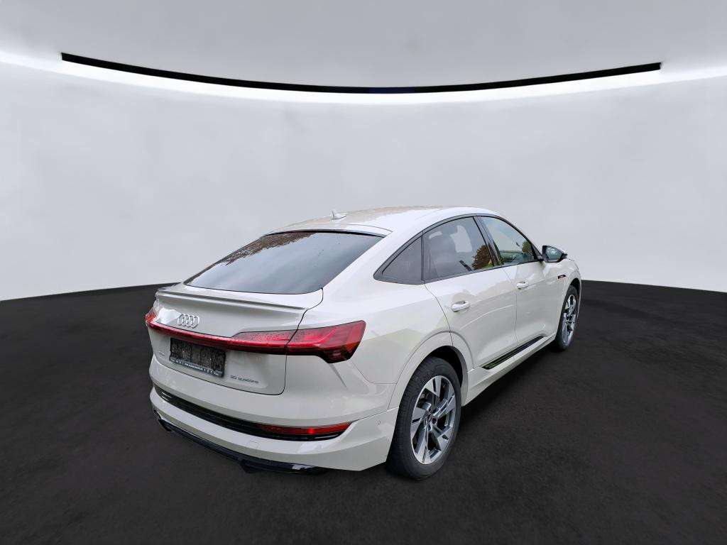 Fahrzeugbild eines Audi e-tron