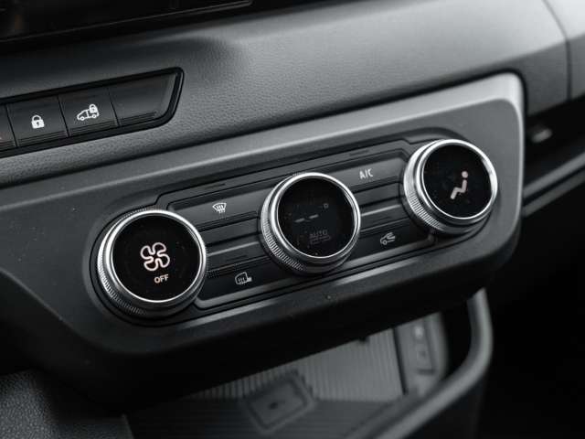 Fahrzeugbild eines Nissan Interstar