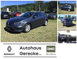 Schräge Frontansicht auf einen Renault Mégane , freigestellt