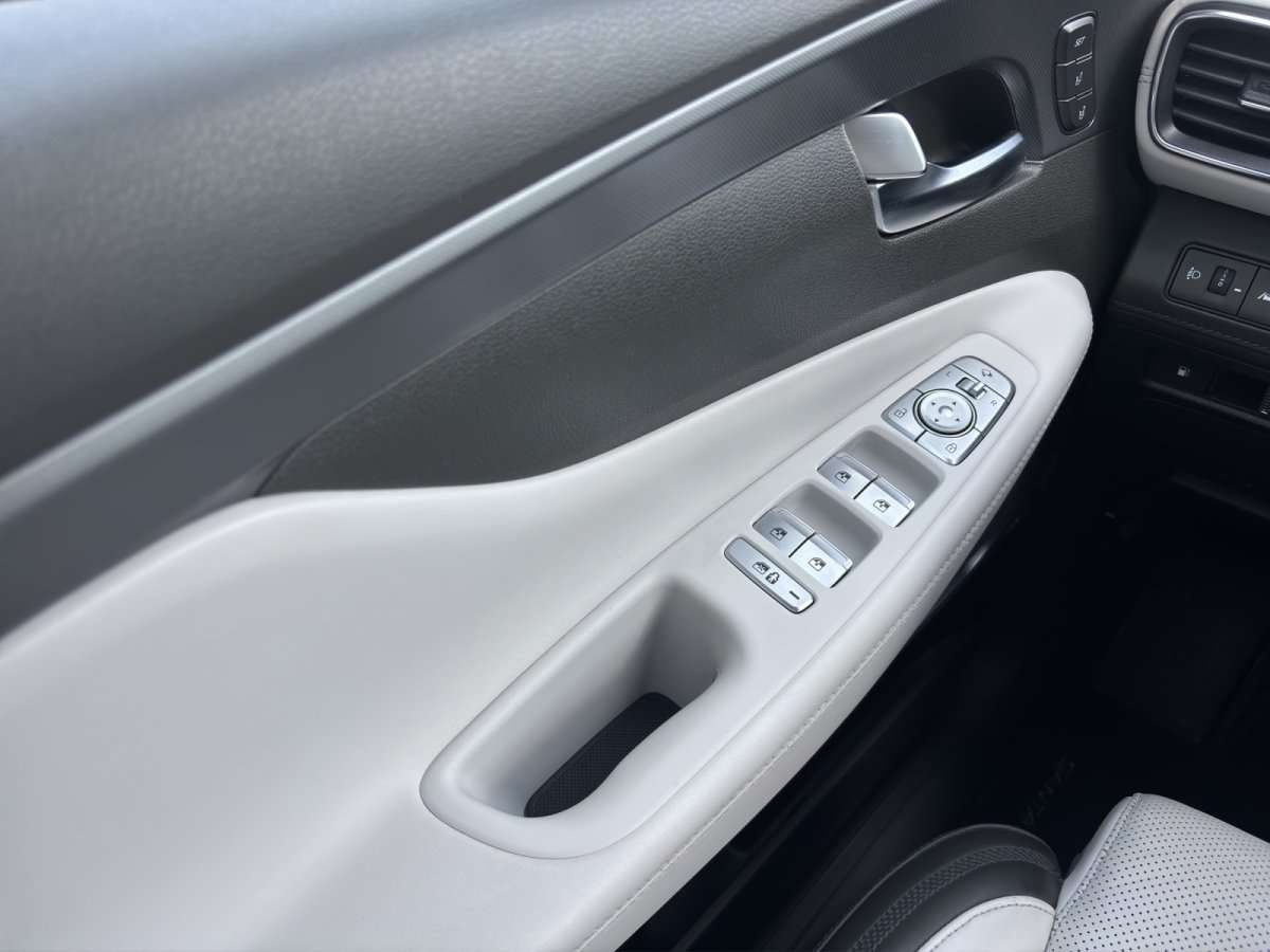 Fahrzeugbild eines Hyundai Santa Fe