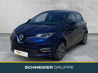 Schräge Frontansicht auf einen Renault ZOE , freigestellt