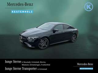 Schräge Frontansicht auf einen Mercedes-Benz CLA , freigestellt