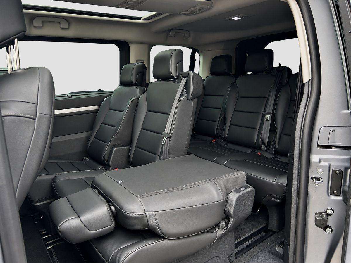 Fahrzeugbild eines Peugeot Traveller