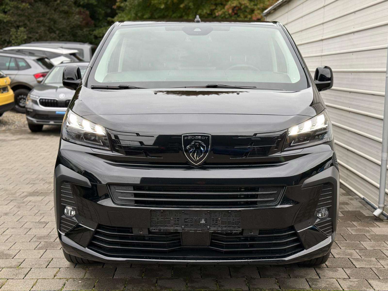 Fahrzeugbild eines Peugeot Traveller