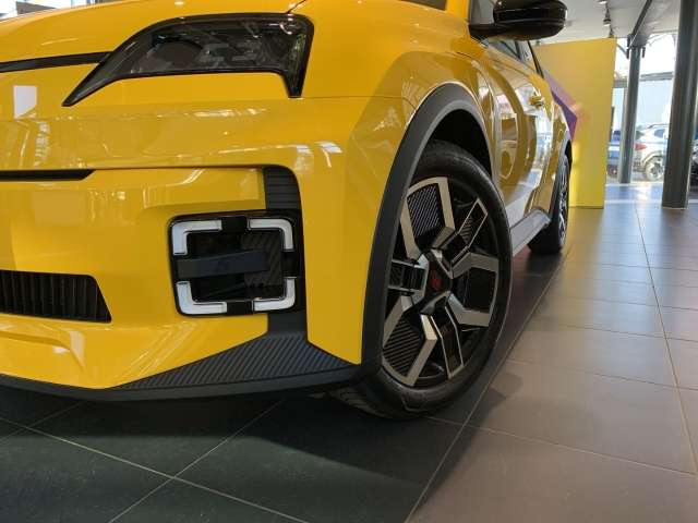 Fahrzeugbild eines Renault 5 E-TECH
