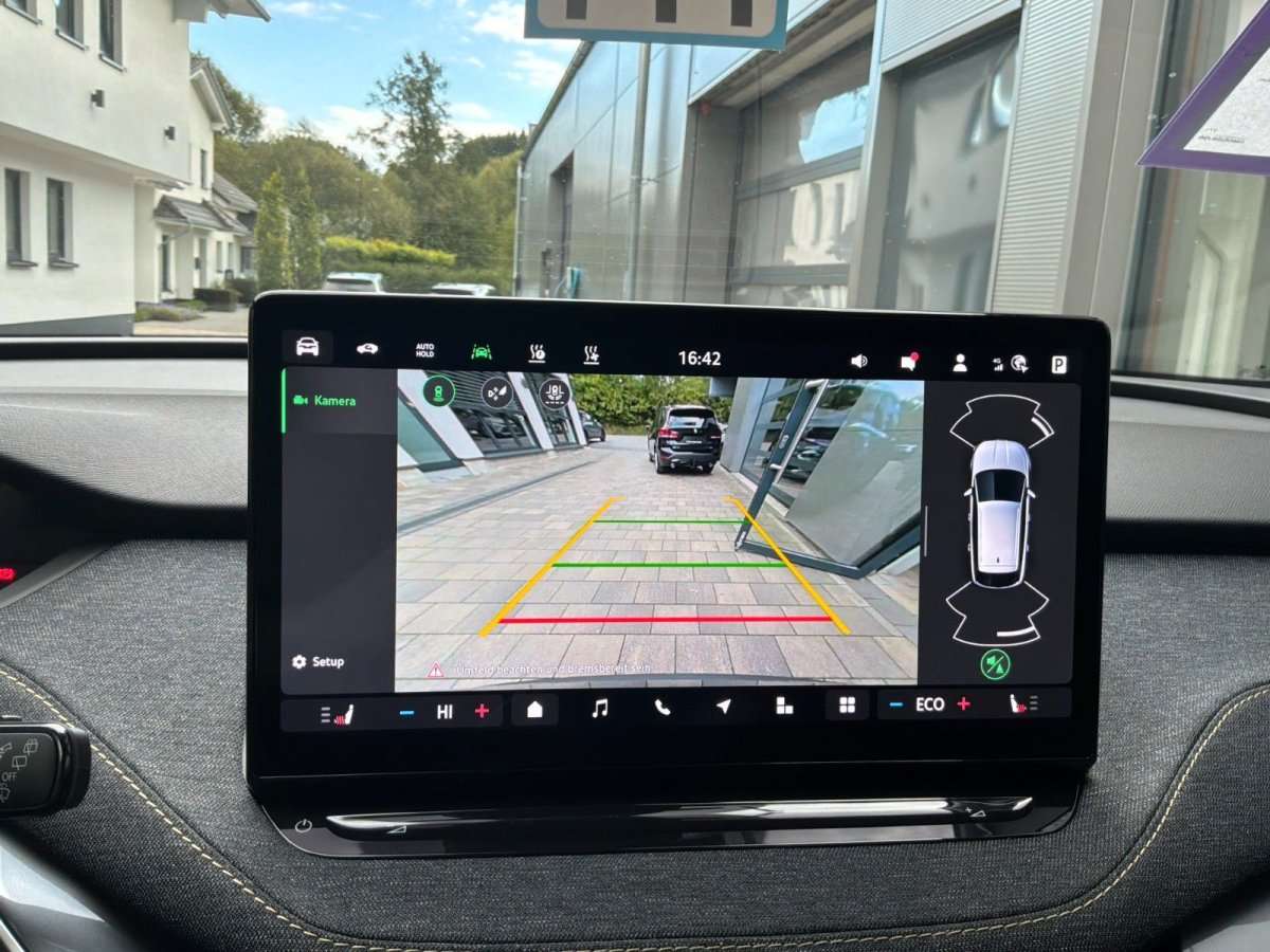 Fahrzeugbild eines Skoda ELROQ