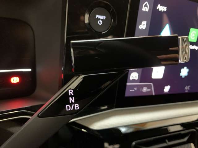 Fahrzeugbild eines Renault 4 E-TECH