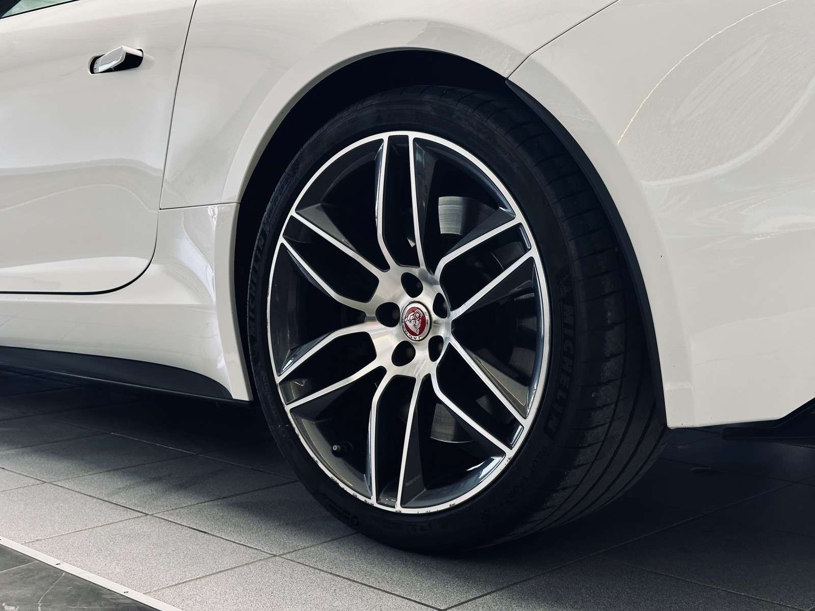 Fahrzeugbild eines Jaguar F-Type
