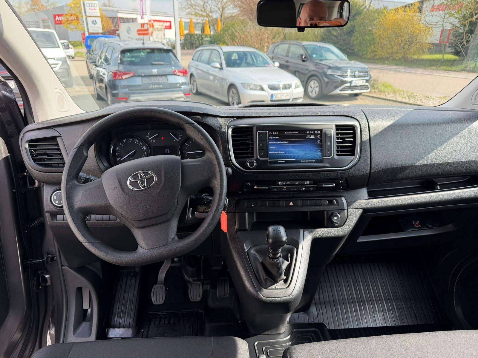 Fahrzeugbild eines Toyota Proace