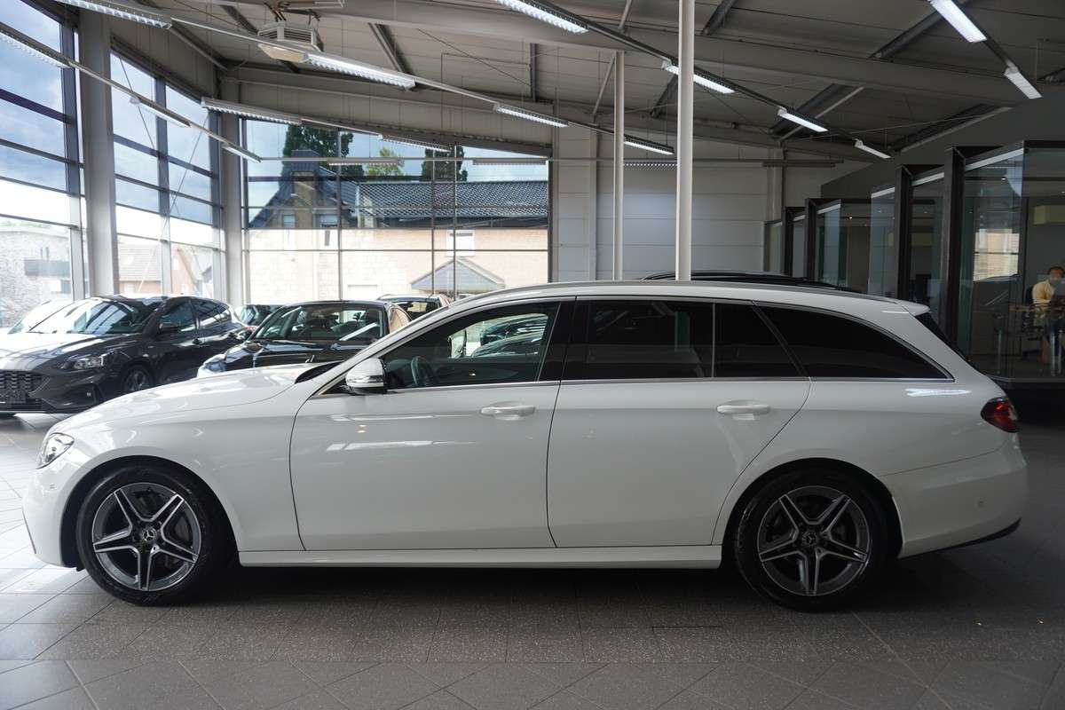 Fahrzeugbild eines Mercedes-Benz E-Klasse