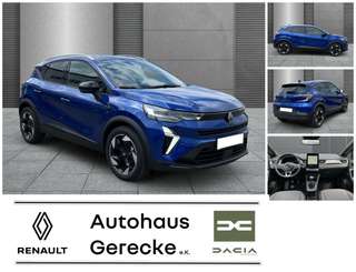 Schräge Frontansicht auf einen Renault Captur , freigestellt