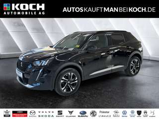 Schräge Frontansicht auf einen Peugeot 2008 , freigestellt