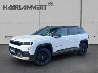 Schräge Frontansicht auf einen Jeep Compass , freigestellt