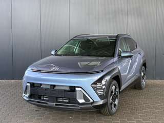 Schräge Frontansicht auf einen Hyundai Kona , freigestellt
