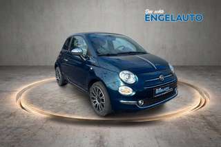 Schräge Frontansicht auf einen Fiat 500 , freigestellt