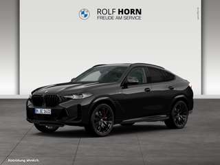 Schräge Frontansicht auf einen BMW X6 , freigestellt