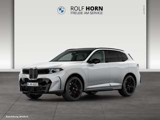 Schräge Frontansicht auf einen BMW X5 , freigestellt